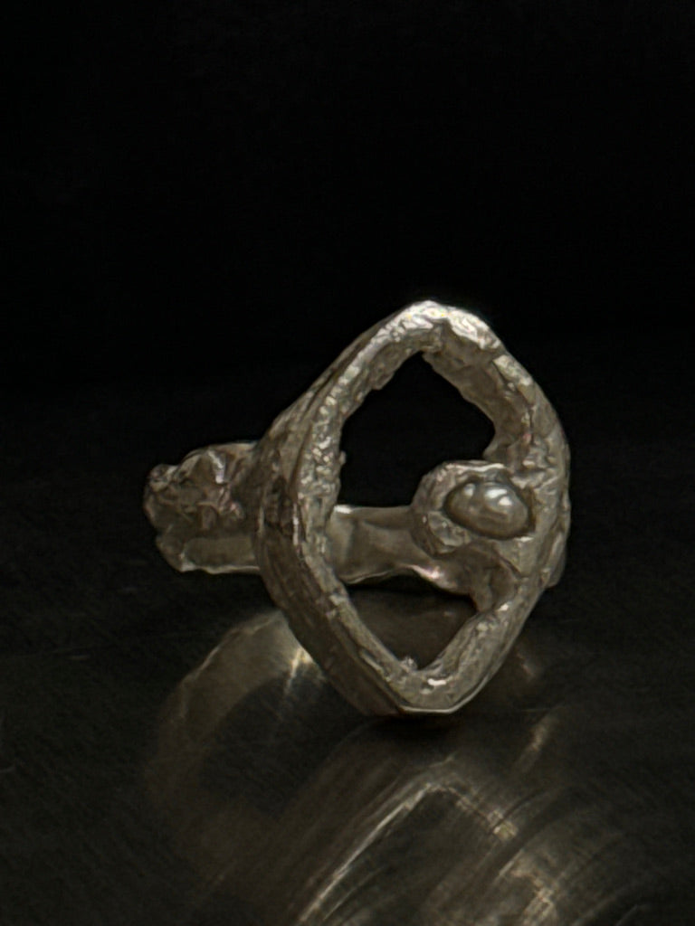 P pearl ring